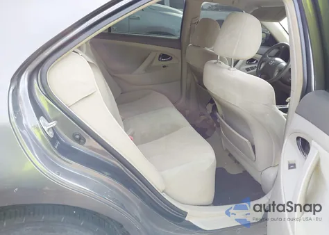 2010 Toyota Camry Le z USA, uszkodzony, nr VIN 4T4BF3EK3AR052480